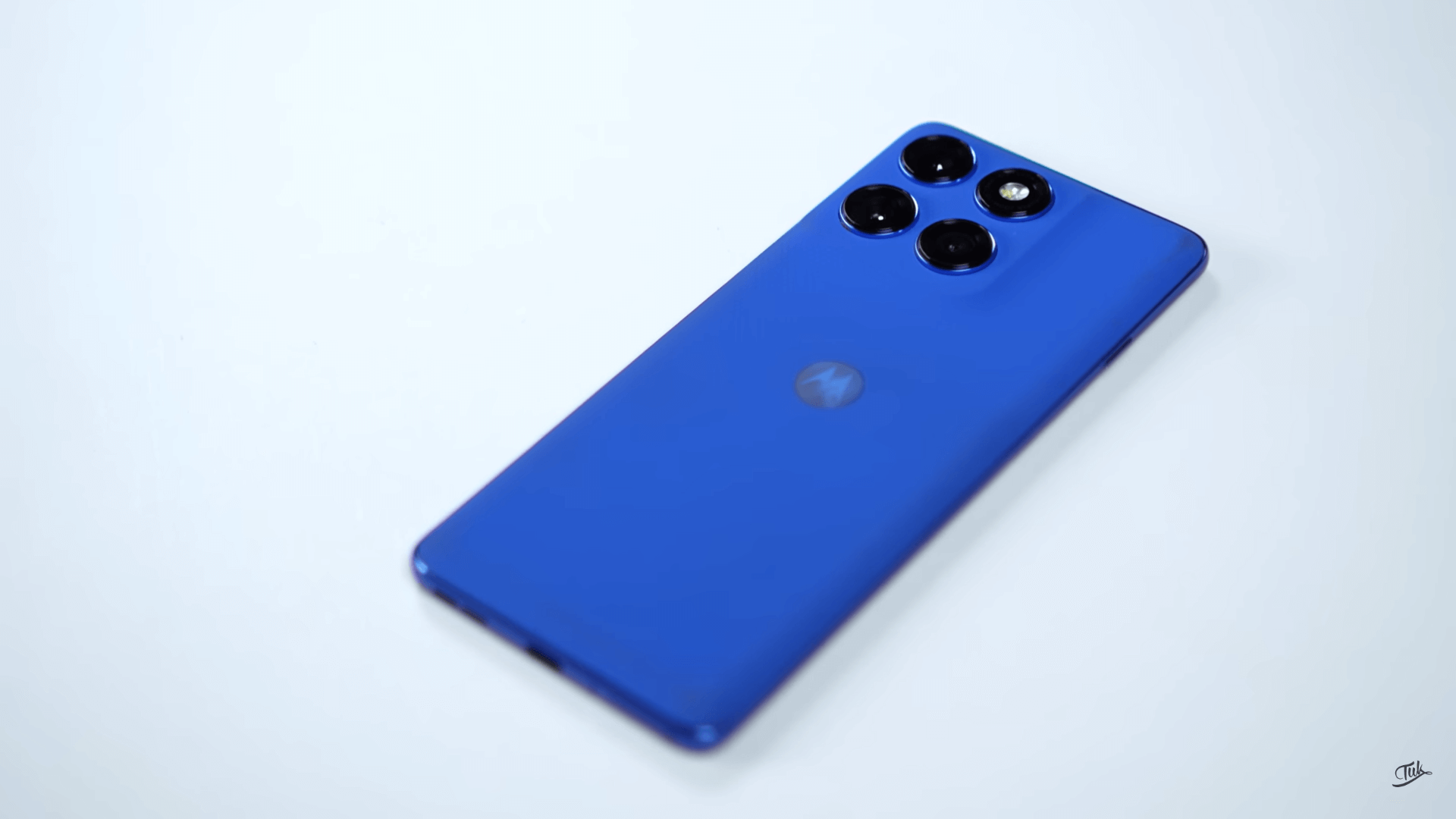 Motorola Edge 60 Pro Powerhouse: Ultimate Mid-Range Star for 2025 | Raphocean